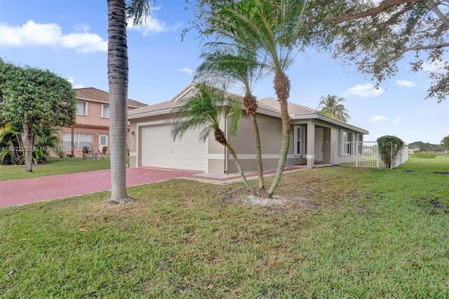 6305 Willoughby Cir, Lake Worth, FL 33463
