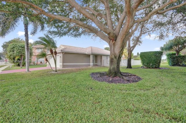 6305 Willoughby Cir, Lake Worth, FL 33463