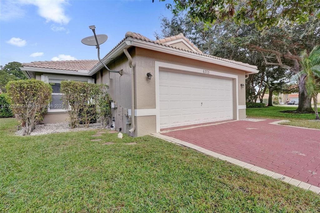 6305 Willoughby Cir, Lake Worth, FL 33463