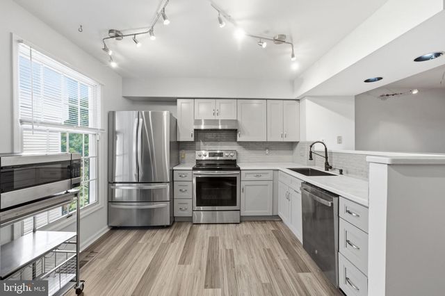 5028 9TH ST S, Arlington, VA 22204