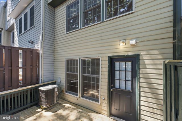 5028 9TH ST S, Arlington, VA 22204