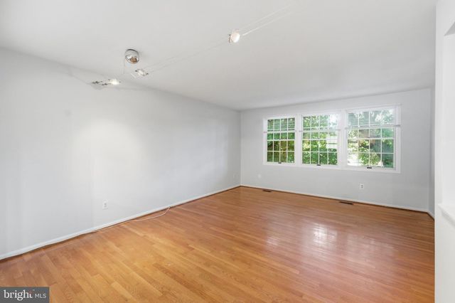 5028 9TH ST S, Arlington, VA 22204