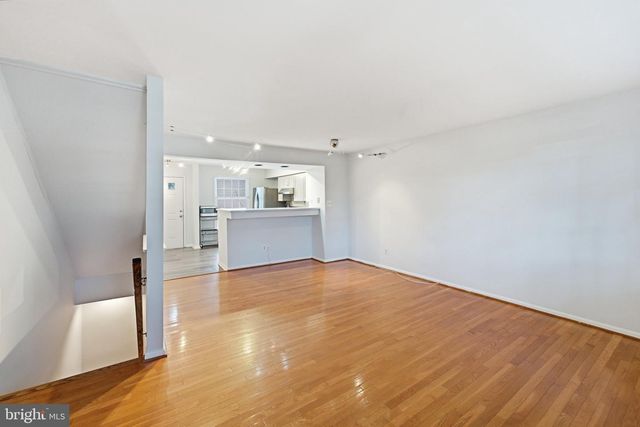 5028 9TH ST S, Arlington, VA 22204