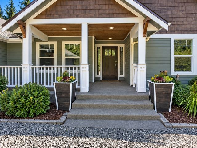 48 E Olympic Palisades Dr, Belfair, WA 98528