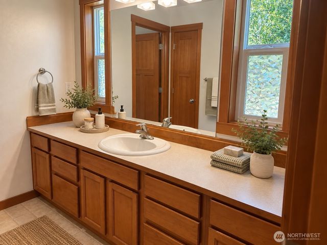 48 E Olympic Palisades Dr, Belfair, WA 98528