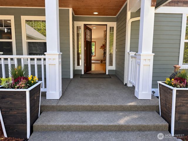 48 E Olympic Palisades Dr, Belfair, WA 98528