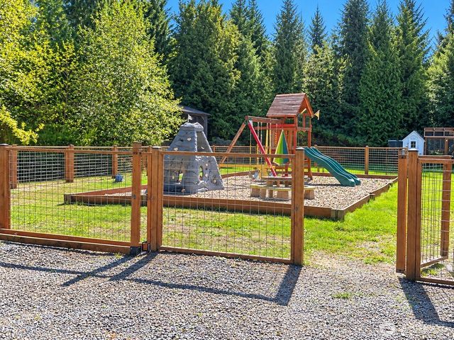 48 E Olympic Palisades Dr, Belfair, WA 98528