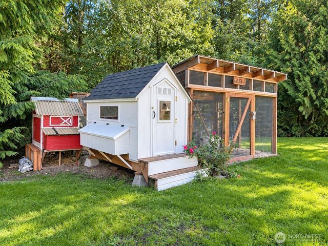 48 E Olympic Palisades Dr, Belfair, WA 98528