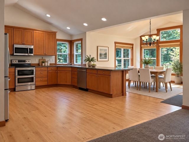 48 E Olympic Palisades Dr, Belfair, WA 98528