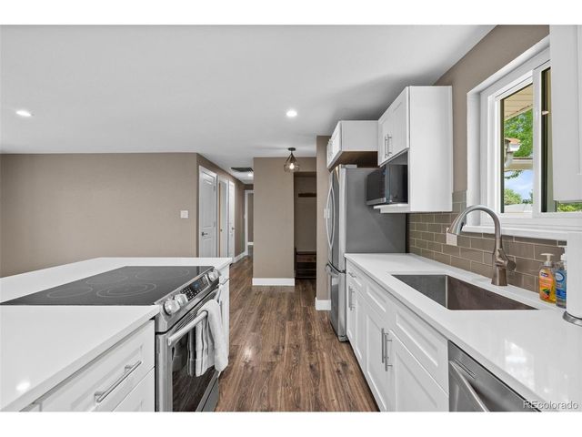 1435 S Zephyr St, Denver, CO 80232