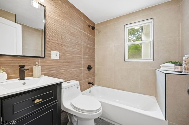 1 Lorelei Rd, West Orange Twp., NJ 07052