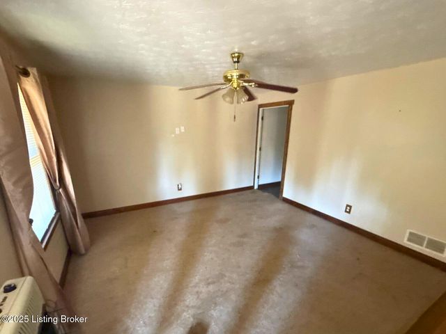 4815 Plum Creek Rd, Taylorsville, KY 40071