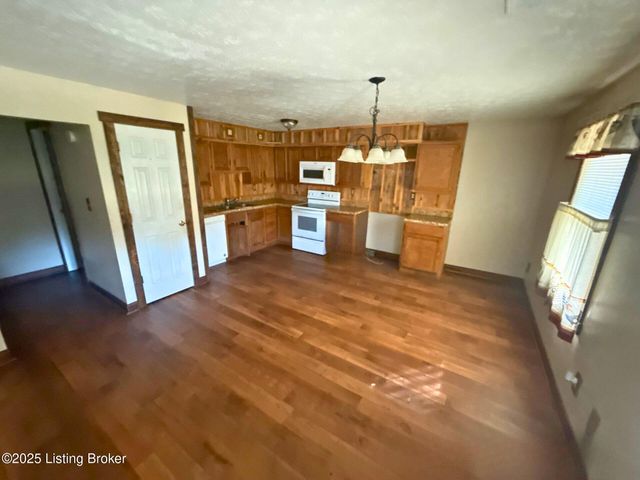 4815 Plum Creek Rd, Taylorsville, KY 40071