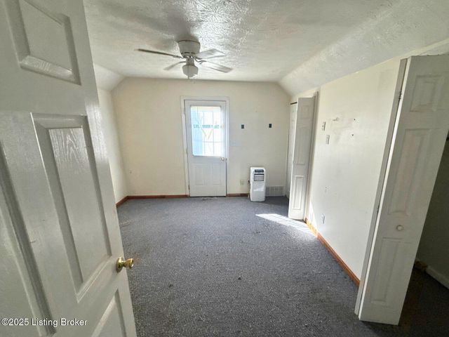 4815 Plum Creek Rd, Taylorsville, KY 40071