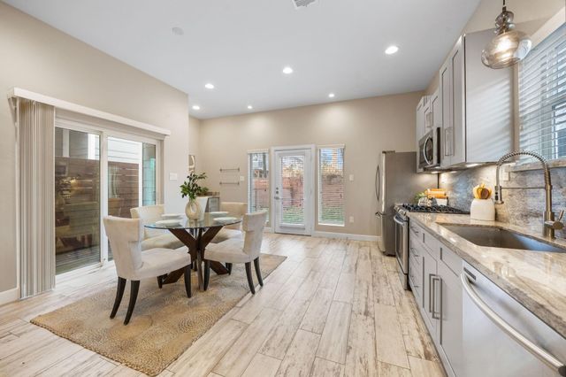 317 E 35th Street A, Houston, TX 77018