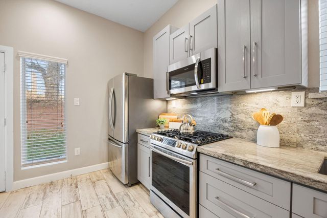 317 E 35th Street A, Houston, TX 77018