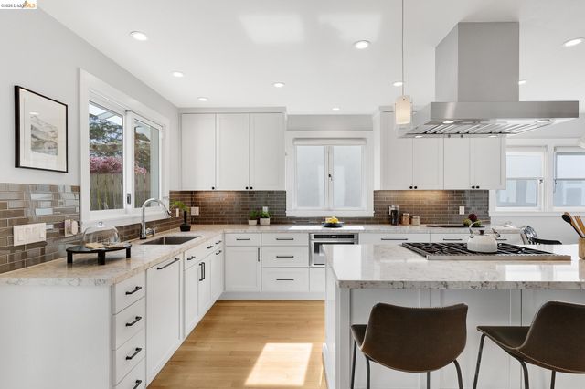 244 Cross Rd, Oakland, CA 94618