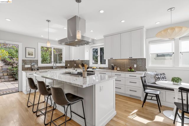 244 Cross Rd, Oakland, CA 94618