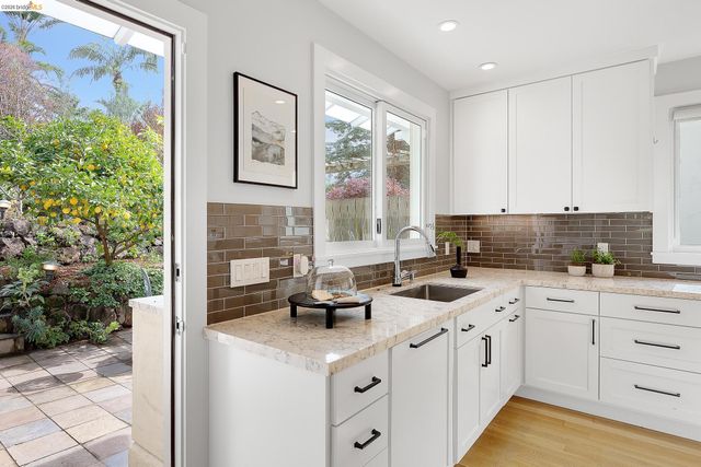 244 Cross Rd, Oakland, CA 94618