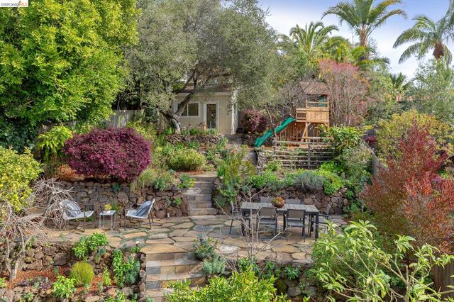 244 Cross Rd, Oakland, CA 94618