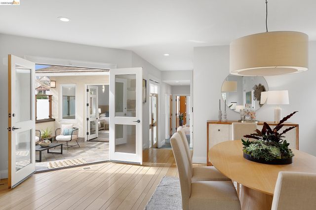 244 Cross Rd, Oakland, CA 94618