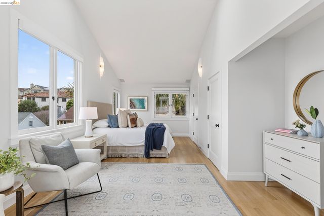 244 Cross Rd, Oakland, CA 94618