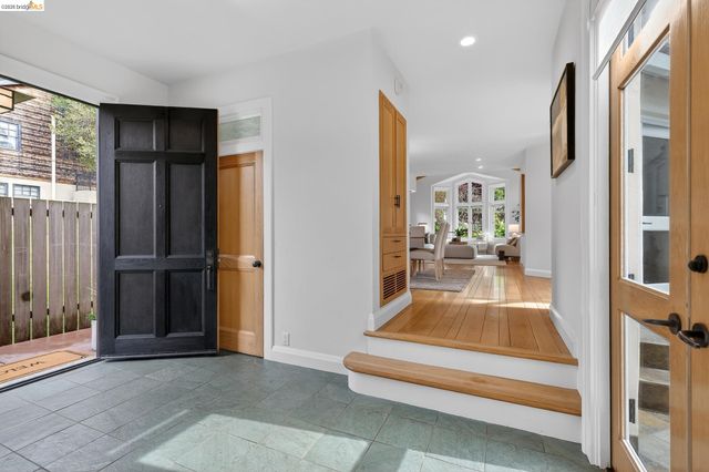 244 Cross Rd, Oakland, CA 94618