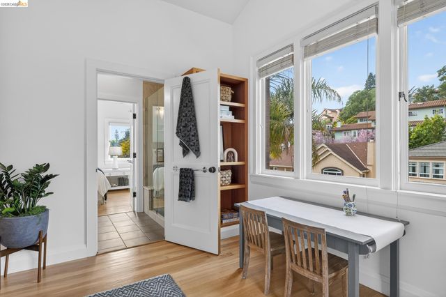 244 Cross Rd, Oakland, CA 94618