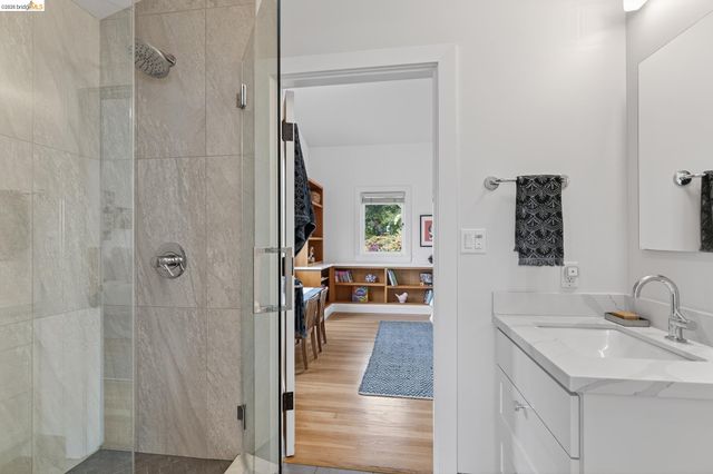 244 Cross Rd, Oakland, CA 94618