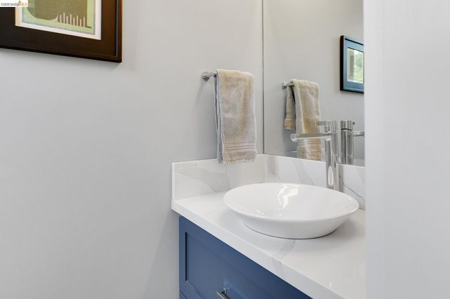 244 Cross Rd, Oakland, CA 94618