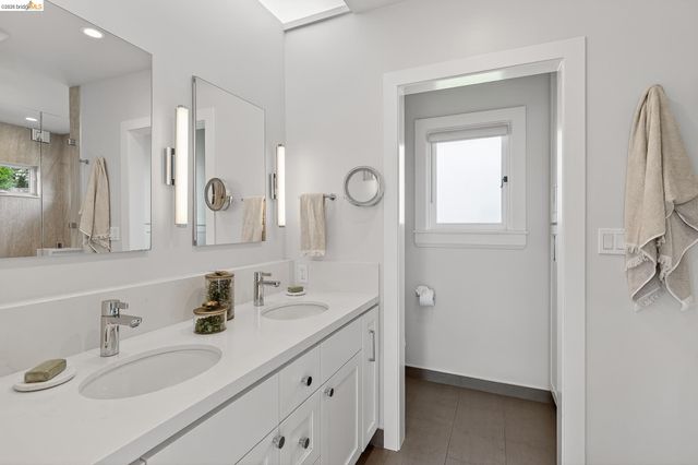 244 Cross Rd, Oakland, CA 94618