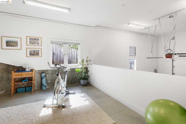 244 Cross Rd, Oakland, CA 94618