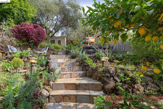 244 Cross Rd, Oakland, CA 94618