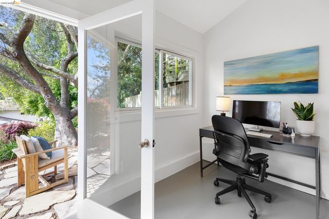 244 Cross Rd, Oakland, CA 94618