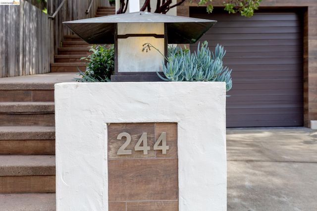 244 Cross Rd, Oakland, CA 94618