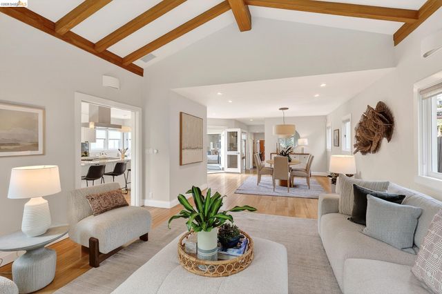 244 Cross Rd, Oakland, CA 94618