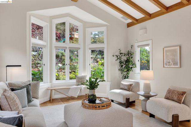 244 Cross Rd, Oakland, CA 94618