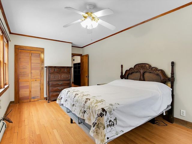 4952 N Bernard Street, Chicago, IL 60625