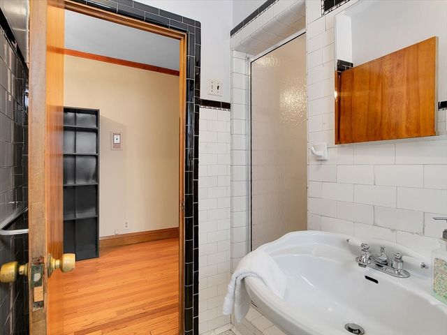 4952 N Bernard Street, Chicago, IL 60625