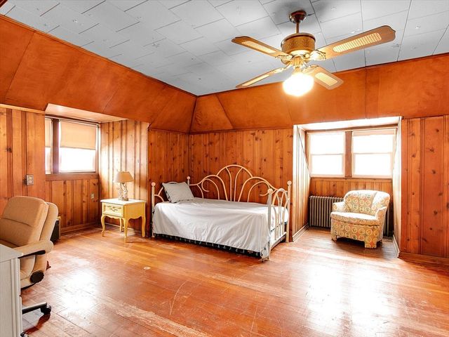 4952 N Bernard Street, Chicago, IL 60625