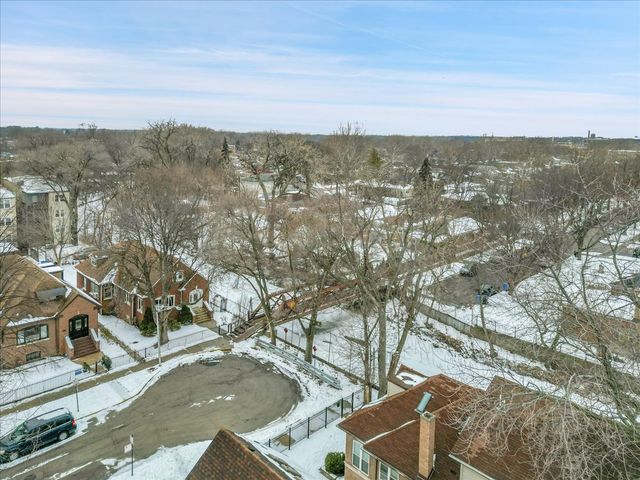 4952 N Bernard Street, Chicago, IL 60625