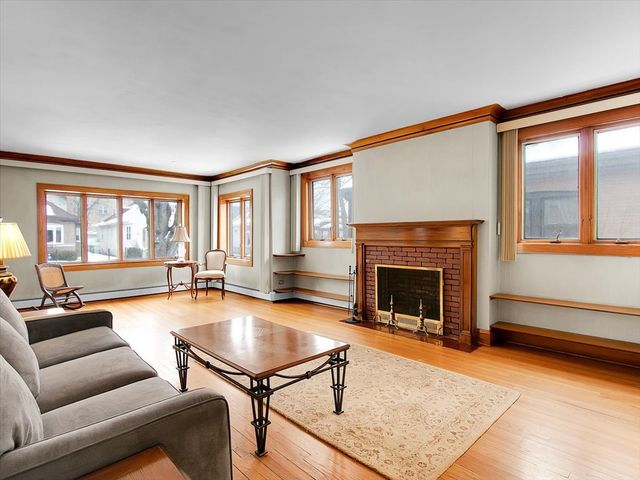 4952 N Bernard Street, Chicago, IL 60625