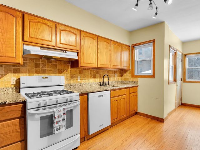 4952 N Bernard Street, Chicago, IL 60625