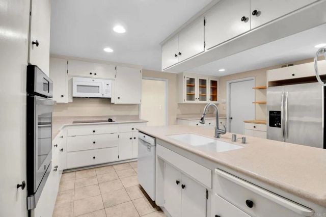 12080 Calle De Maria, Rancho Bernardo (san Diego), CA 92128