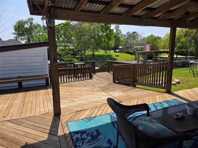 278 Shelter Cove Drive, Livingston, TX 77351