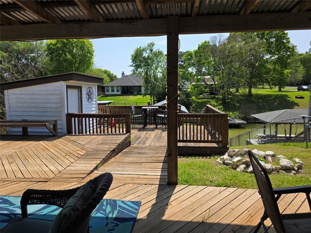 278 Shelter Cove Drive, Livingston, TX 77351