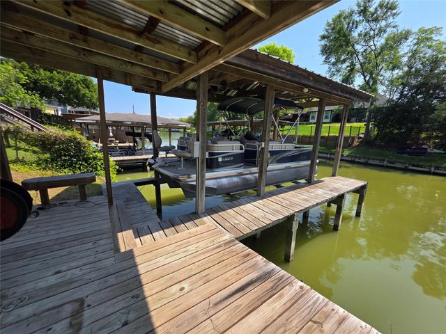 278 Shelter Cove Drive, Livingston, TX 77351