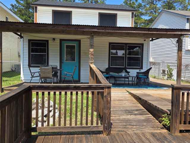 278 Shelter Cove Drive, Livingston, TX 77351