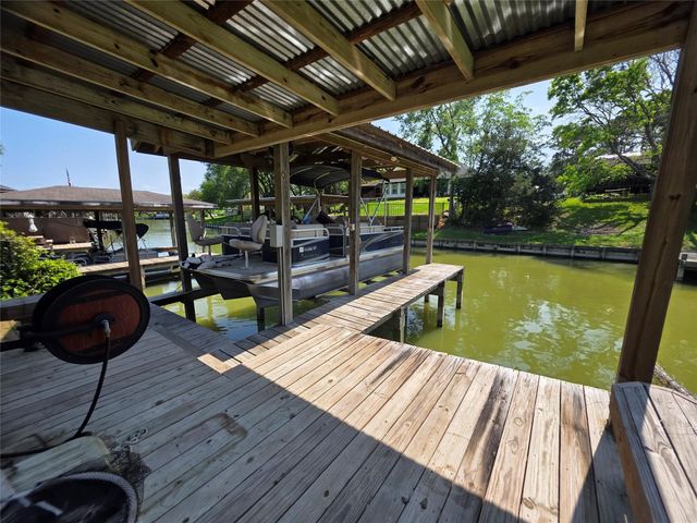 278 Shelter Cove Drive, Livingston, TX 77351