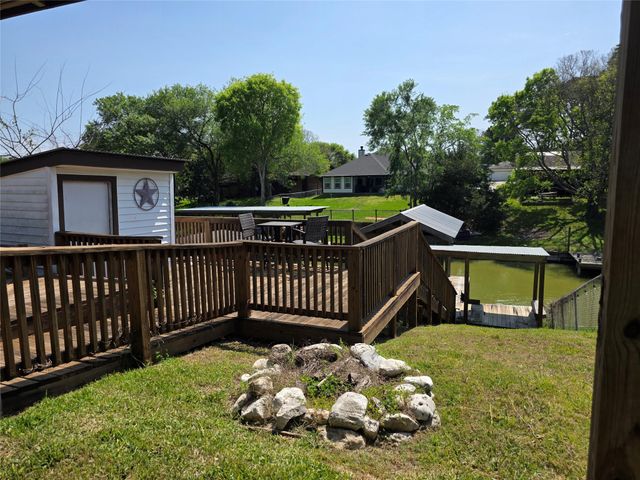 278 Shelter Cove Drive, Livingston, TX 77351